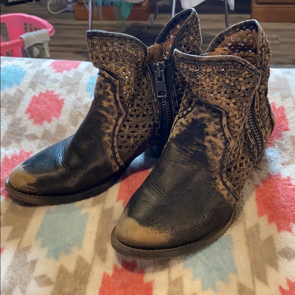 Circle G booties